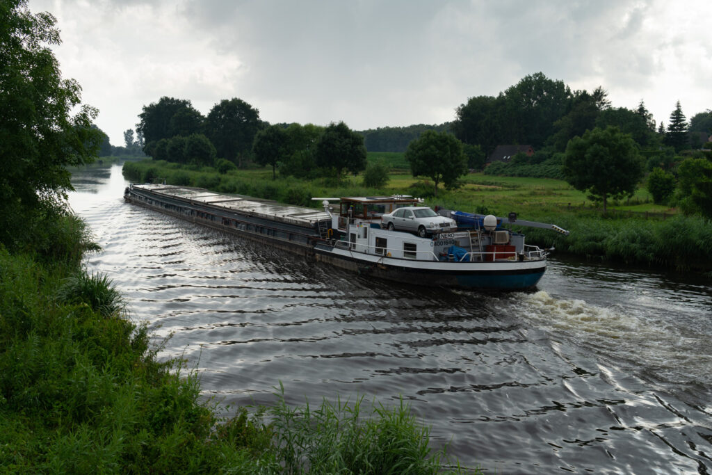 Binnenschiff Nero auf dem Elbe-Lübek-Kanal